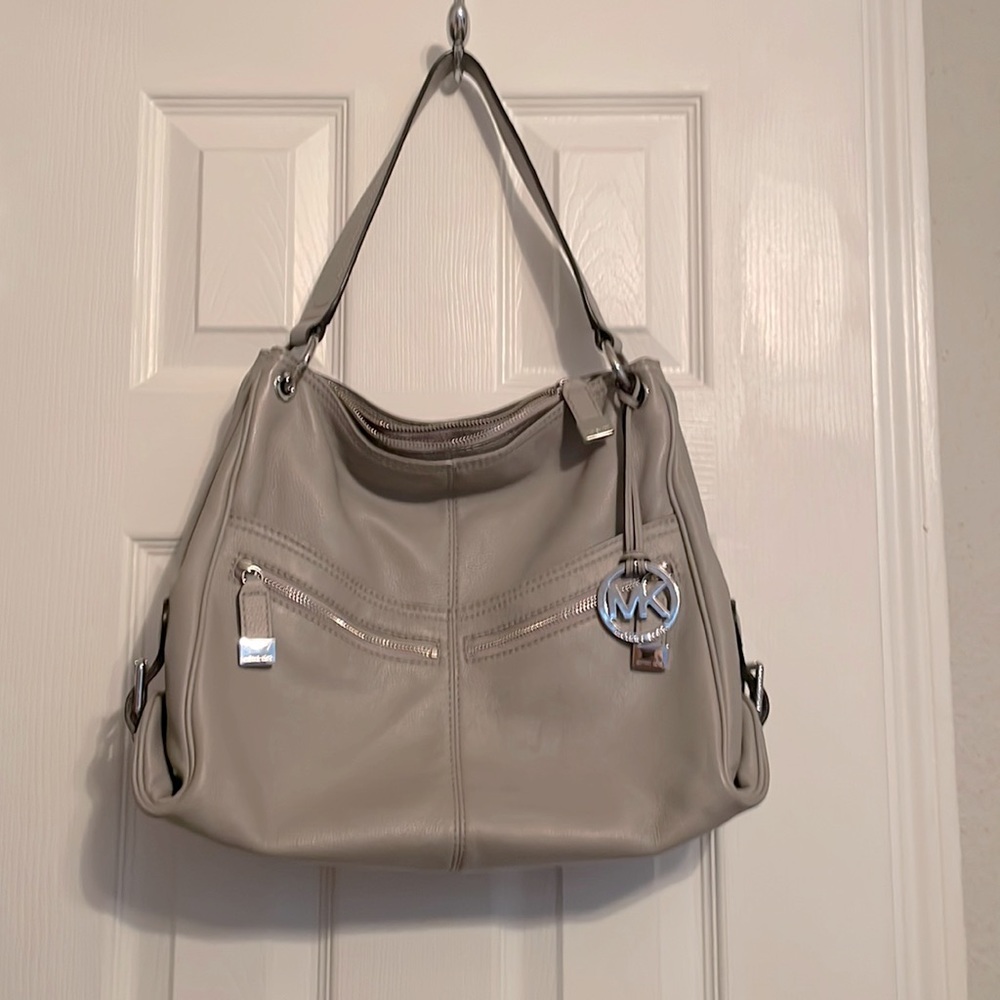 MICHAEL KORS GREY PURSE